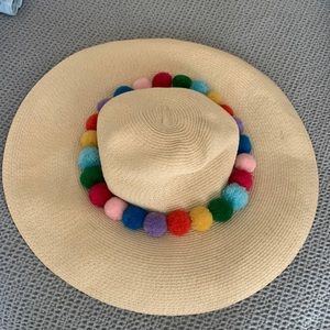 Oversized Pop-pom Beach Hat